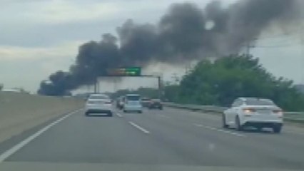 고속도로 달리던 BMW에서 또 불..."보닛에서 연기 피어올라" / YTN