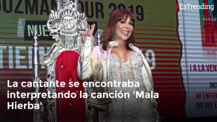 Alejandra Guzmán sufrió una caída en pleno concierto y terminó en urgencias