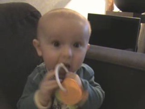 quentin commence à tenir assis