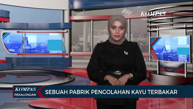 Sebuah Pabrik Pengolahan Kayu Terbakar