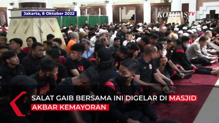 Pemain Persija dan The Jak Salat Gaib untuk Korban Tragedi Kanjuruhan