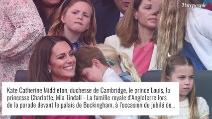 Download Video: Charlotte de Galles, véritable mini Kate Middleton : ce tic adorable qu'elle a piqué à sa mère