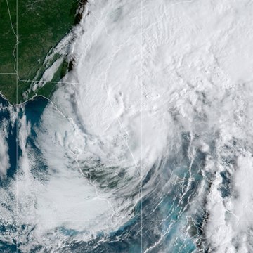Des chercheurs américains volent à travers l'ouragan Ian - carré