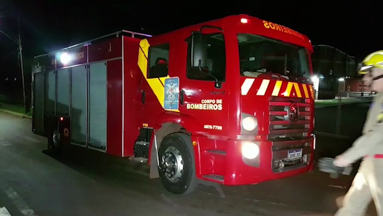 Mulher em surto é socorrida pelas equipes do Samu, Corpo de Bombeiros e Polícia Militar na BR-277