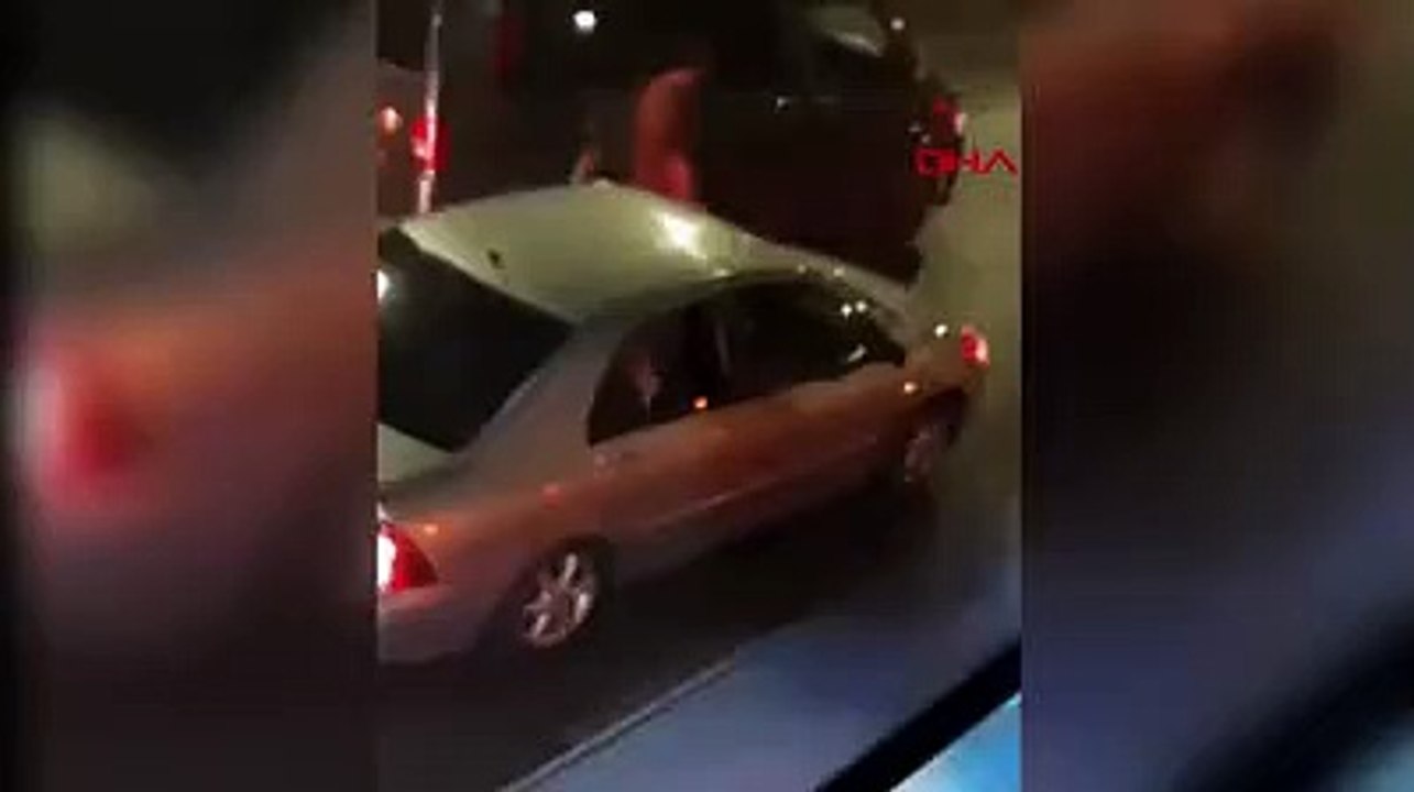 Asker uğurlamasında meşale yakıp yol kestiler
