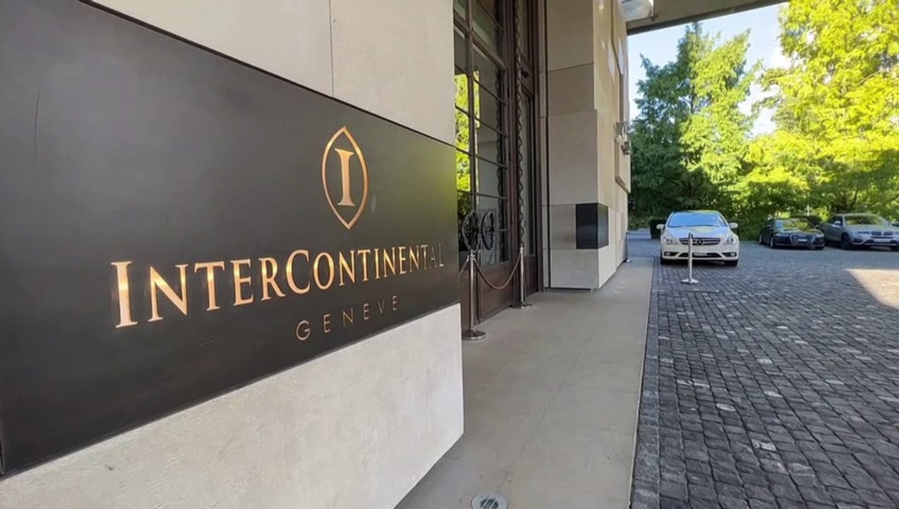 Ministros de Exteriores de Armenia y Azerbaiyán abordan tratado de paz