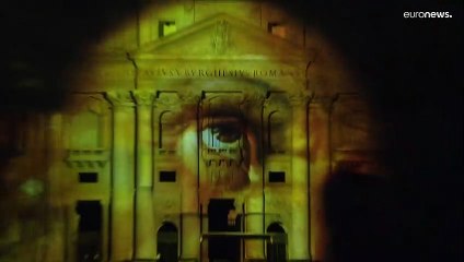 شاهد: عرض ضوئي عن حياة القديس بطرس على واجهة الكاتدرائية في الفاتيكان