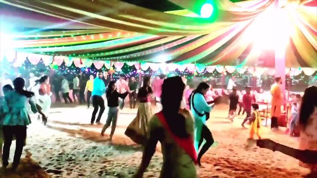 Hrithik Roshan performs Garba with Dandiya queen Falguni Pathak