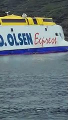 Maniobras para desencallar el Bentago Express, de Fred Olsen./ Redes