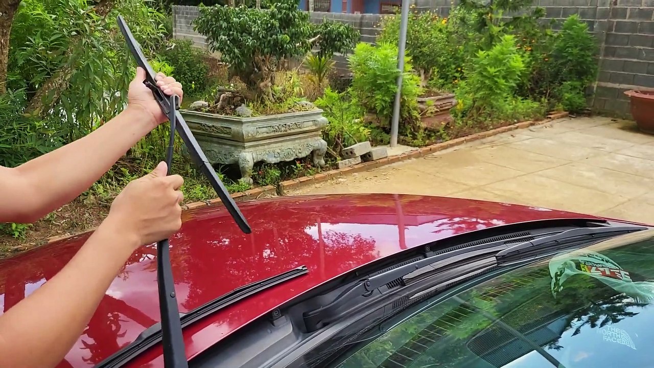 Tự Thay Gạt Mưa Cho Xe Mazda 3 Đơn Giản Ai Cũng Làm Được