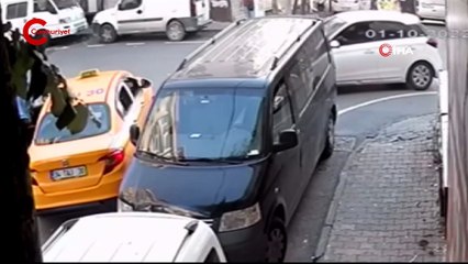 Sokakta oynayan çocuklar kazadan saniyeler ile kurtuldu