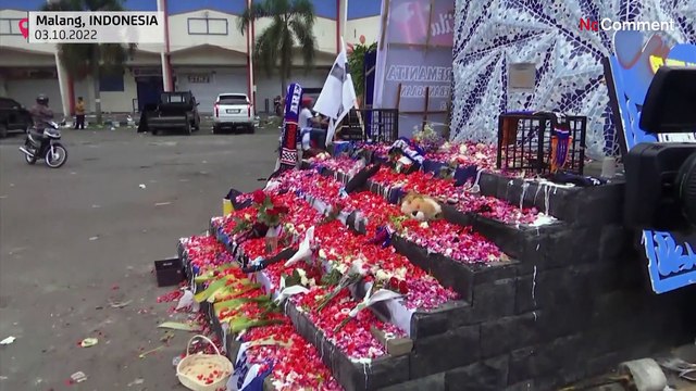 بدون تعليق: مقتل 125 شخصا في حادث تدافع داخل ملعب كرة القدم في إندونيسيا