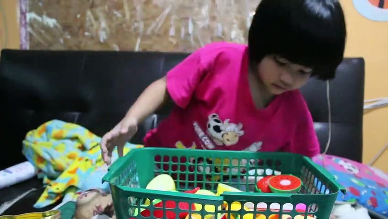 พ่อค้า จีโน่ ขายผลไม้