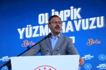 Bakan Kasapoğlu: "Pandemiye rağmen 5 milyon kişiye yüzme öğrettik"