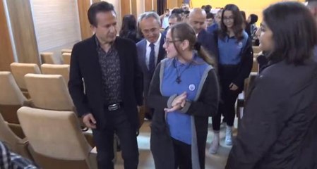 Yeni nesil fena! Belediye başkanını bulmuşken okullarındaki eksiği bizzat aktardılar