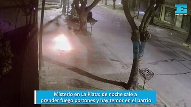 Misterio en La Plata, de noche sale a prender fuego portones y hay temor en el barrio