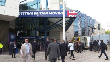 Reino Unido abandona redução do imposto de renda para os ricos