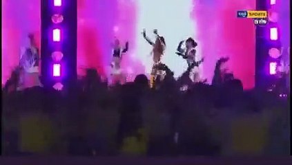 Los conductores del evento les quedó el micrófono abierto y se escuchó como la criticaban