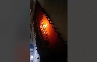 İş merkezinde telefon bataryalarının patlamasıyla çıkan yangın korkuya neden oldu