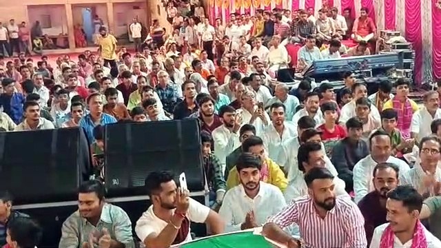 भजनों बहती श्रद्धा में डूबे श्रद्धालू