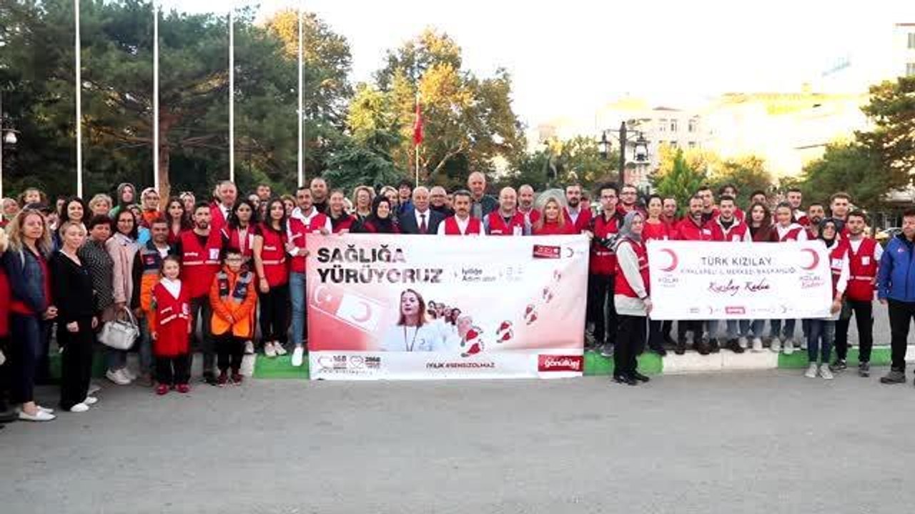 KIRKLARELİ  Türk Kızılay üyeleri sağlıklı yaşama dikkati çekmek için yürüdü