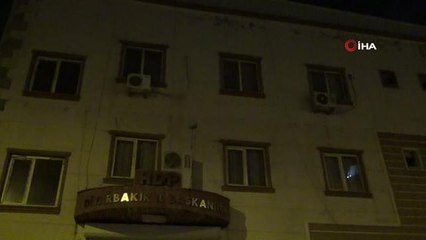 HDP binasının önüne yatak serip evladı için gece nöbet tutan baba oğluna çağrıda bulundu
