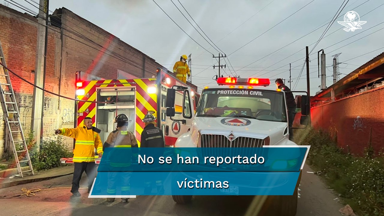 Se incendian dos fábricas en Los Reyes La Paz y Coacalco, Edomex