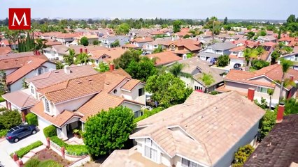 En California, helicóptero se estrella frente a jardín de una casa; hay dos heridos