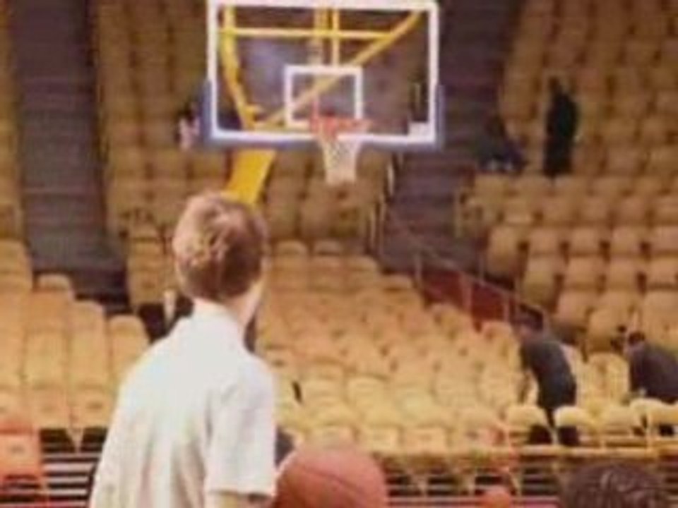 Incroyable _ Lebron James Basket