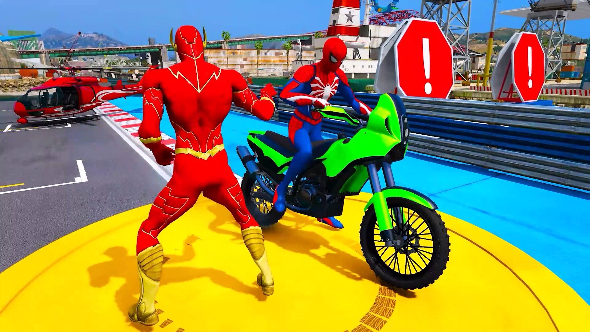 SUPER CARROS e MOTOS com HOMEM ARANHA e HERÓIS na Mega Rampa - IR