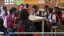 Estudiantes venezolanos regresan a clases presenciales tras dos años de educación virtual