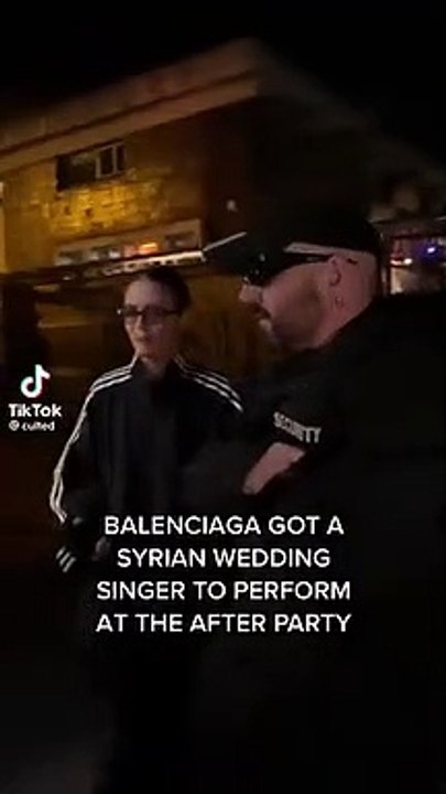 عمر سليمان يشعل أسبوع الموضة في باريس بحفل غنائي .. فيديو