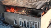 Son dakika haber | Bursa'da 5 katlı apartmanın çatı katında çıkan yangın panik oluşturdu