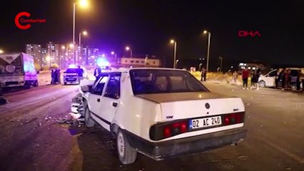 Gaziantep'te 2 otomobil kafa kafaya çarpıştı: 2'si ağır 10 yaralı