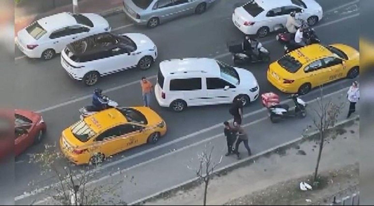 Güngören’de trafikte yol verme kavgası kamerada
