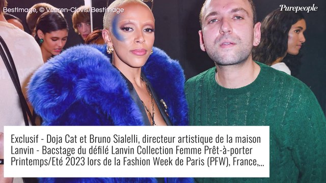 Lena Situations avec une tresse interminable face à Aure Atika, dévoilant ses sublimes jambes à la Fashion Week