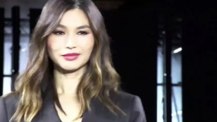 Paris Moda Haftası’nda sürpriz manken! Podyumda 64 yaşında bir sinema yıldızı