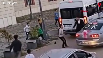 Gelin arabasının önünü kesen çocuklara tekmeli saldırı