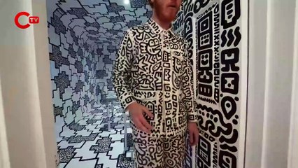 Milyonluk evini karalama ile kapladı