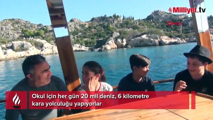 Okul için her gün 20 mil deniz, 6 kilometre kara yolculuğu yapıyorlar