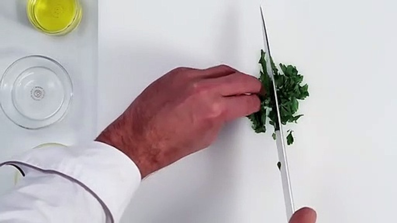 Concasser les herbes