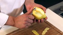 Prélever les zestes d’un citron