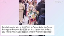 Paris Jackson en robe florale à trous, la fille de Michael Jackson captive les foules et en montre beaucoup