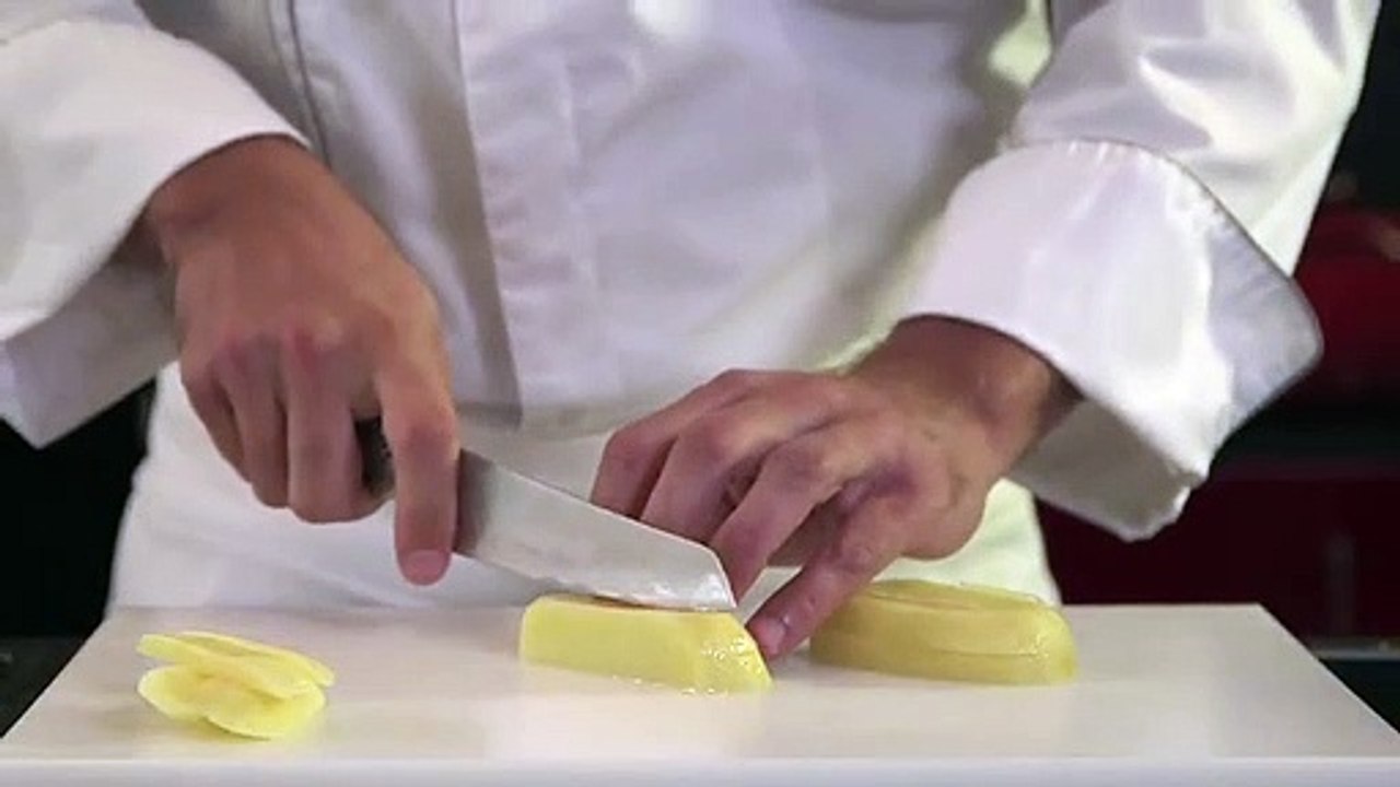 Tailler une pomme de terre en mirepoix