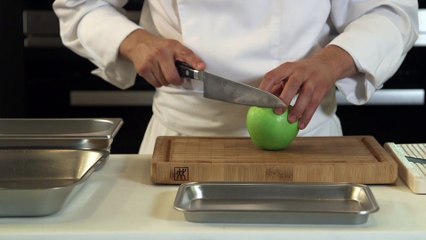 Tailler une pomme en julienne