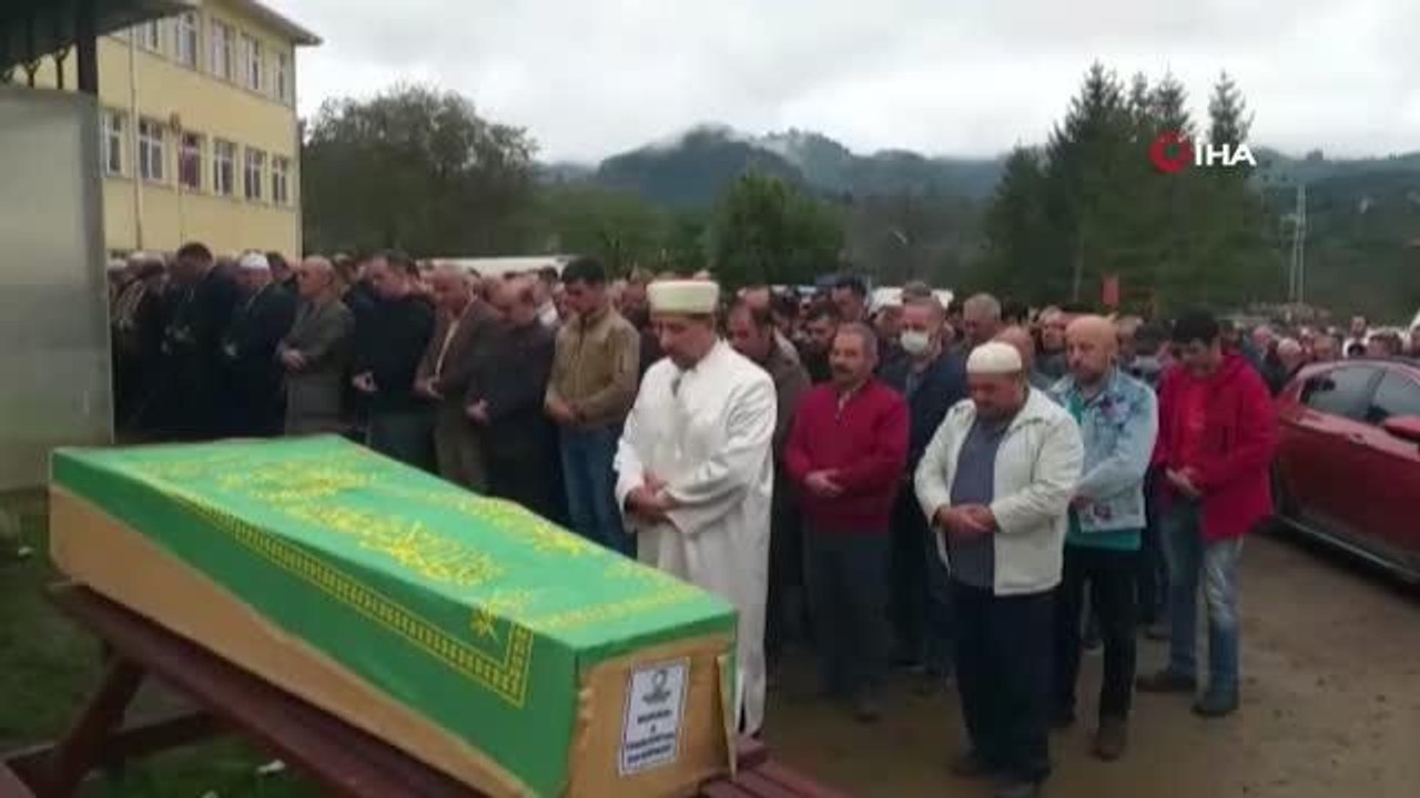 Trafik kazasında yanarak hayatını kaybeden karı-koca son yolculuğuna uğurlandı