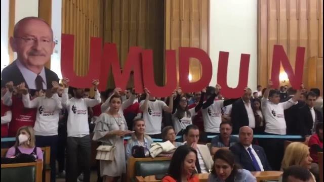 Bingöl haber... CHP Grup Toplantı Salonunda 600 Genç Kılıçdaroğlu'na Sürpriz Yaptı