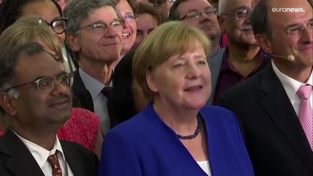 المستشارة الألمانية السابقة أنغيلا ميركل تفوز بجائزة الأمم المتحدة للاجئين