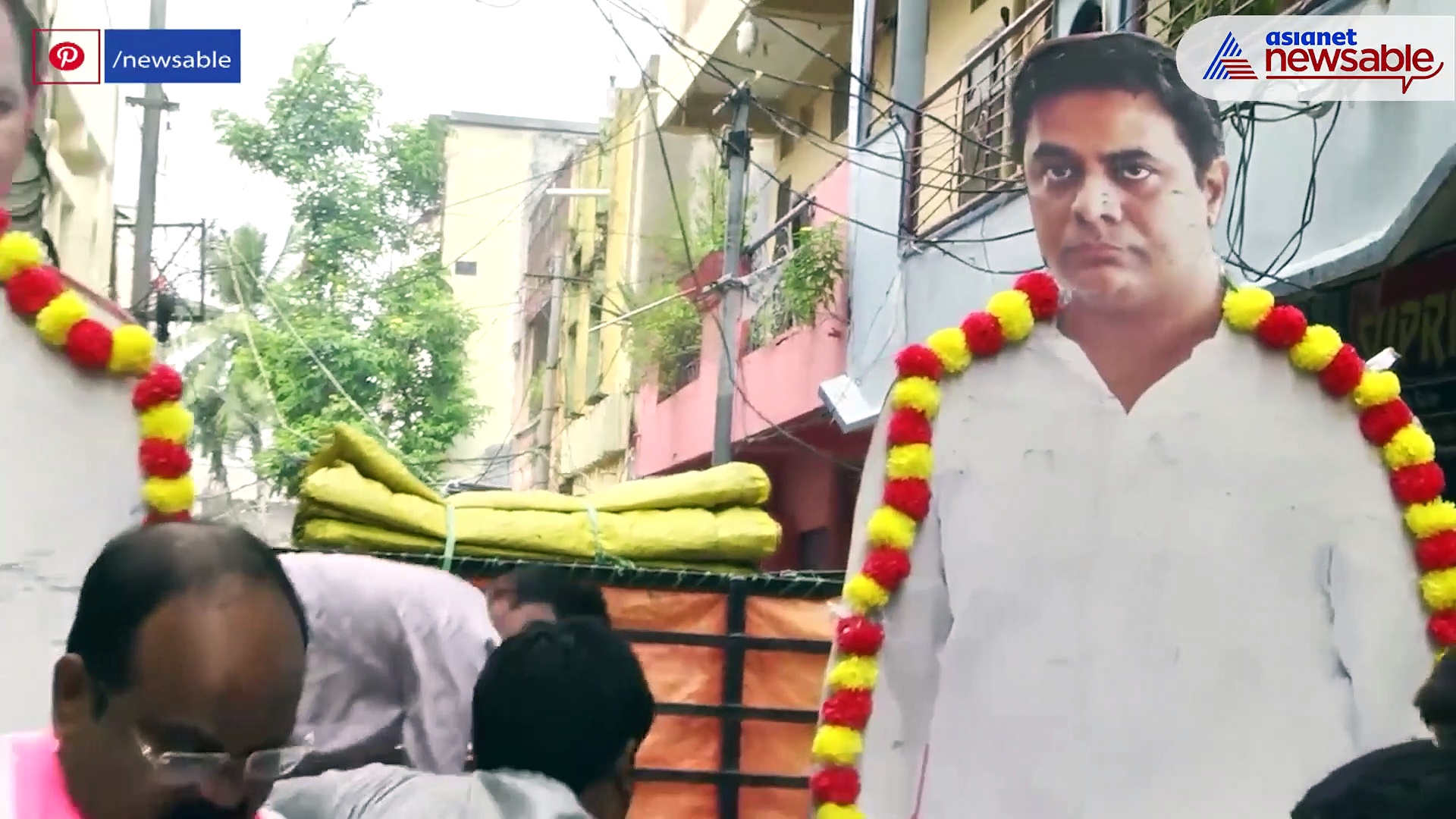 TRS leader seen distributing liquor bottles and chicken day before KCR rebrands party as national outfit