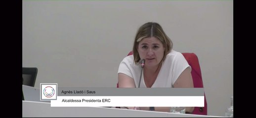 Expulsen del ple de Figueres un regidor de Cs que duia una tassa amb el lema ‘La República no...